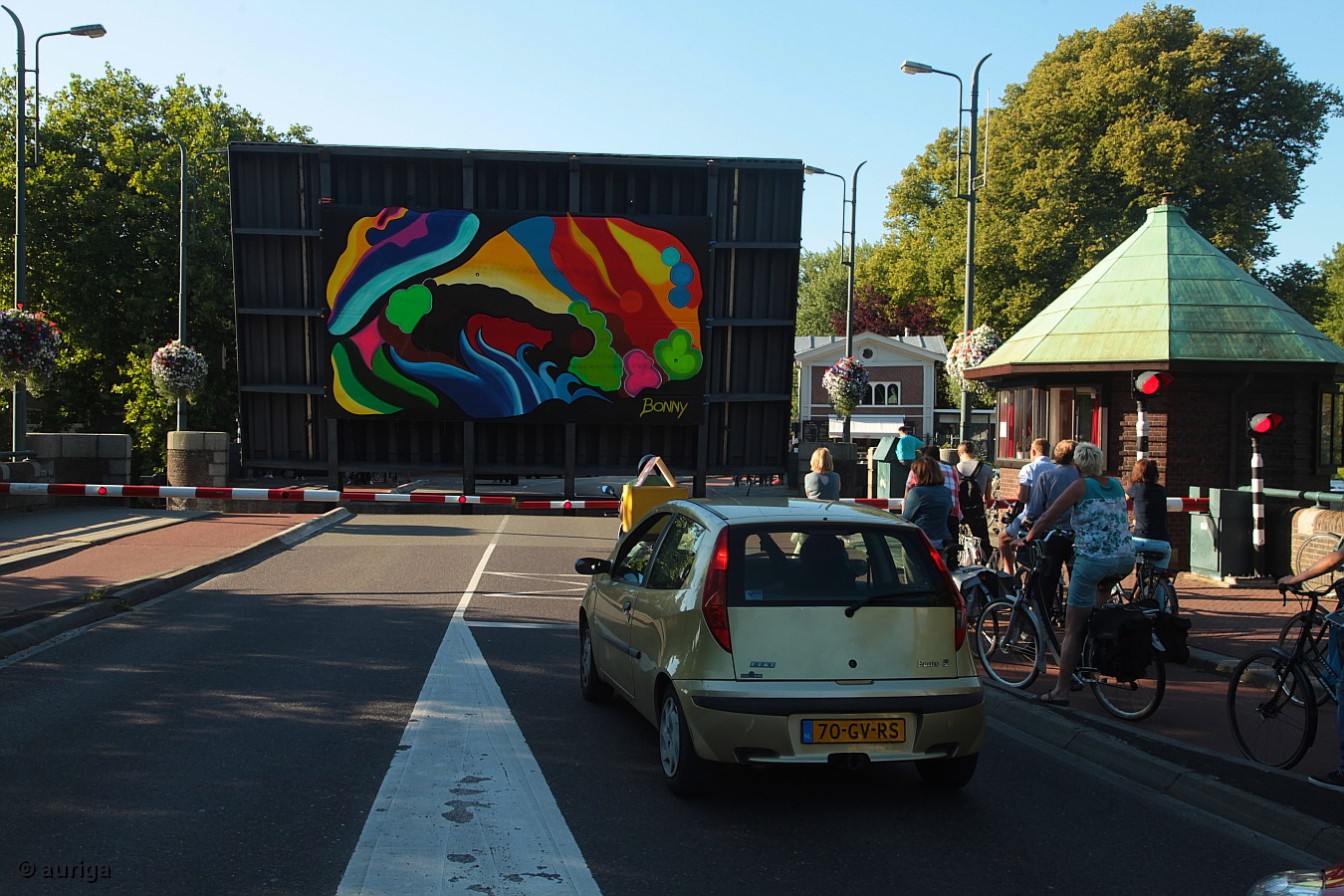 Wie, die Straße gesperrt, um ein buntes Bild zu zeigen?