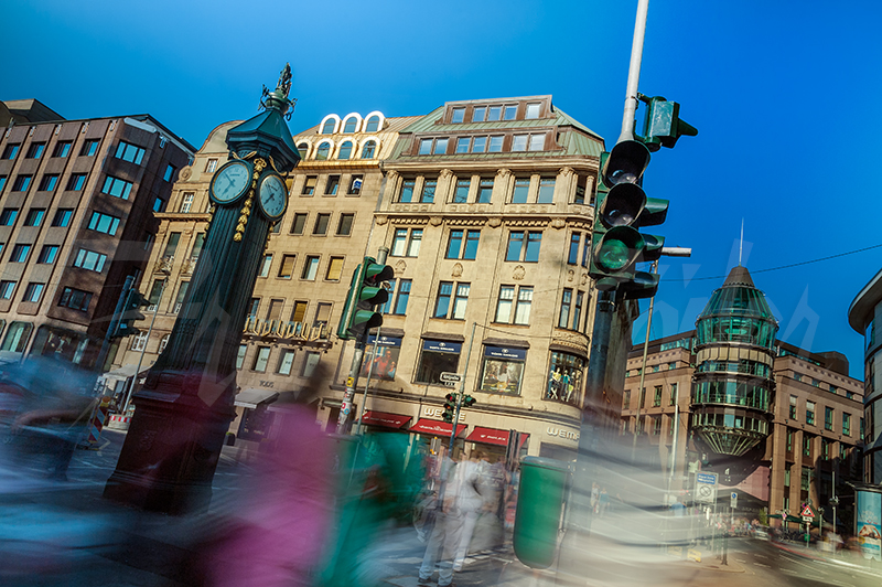 Wie die Zeit vergeht. Düsseldorf, Kreuzung Königsallee / Theodor-Körner-Straße