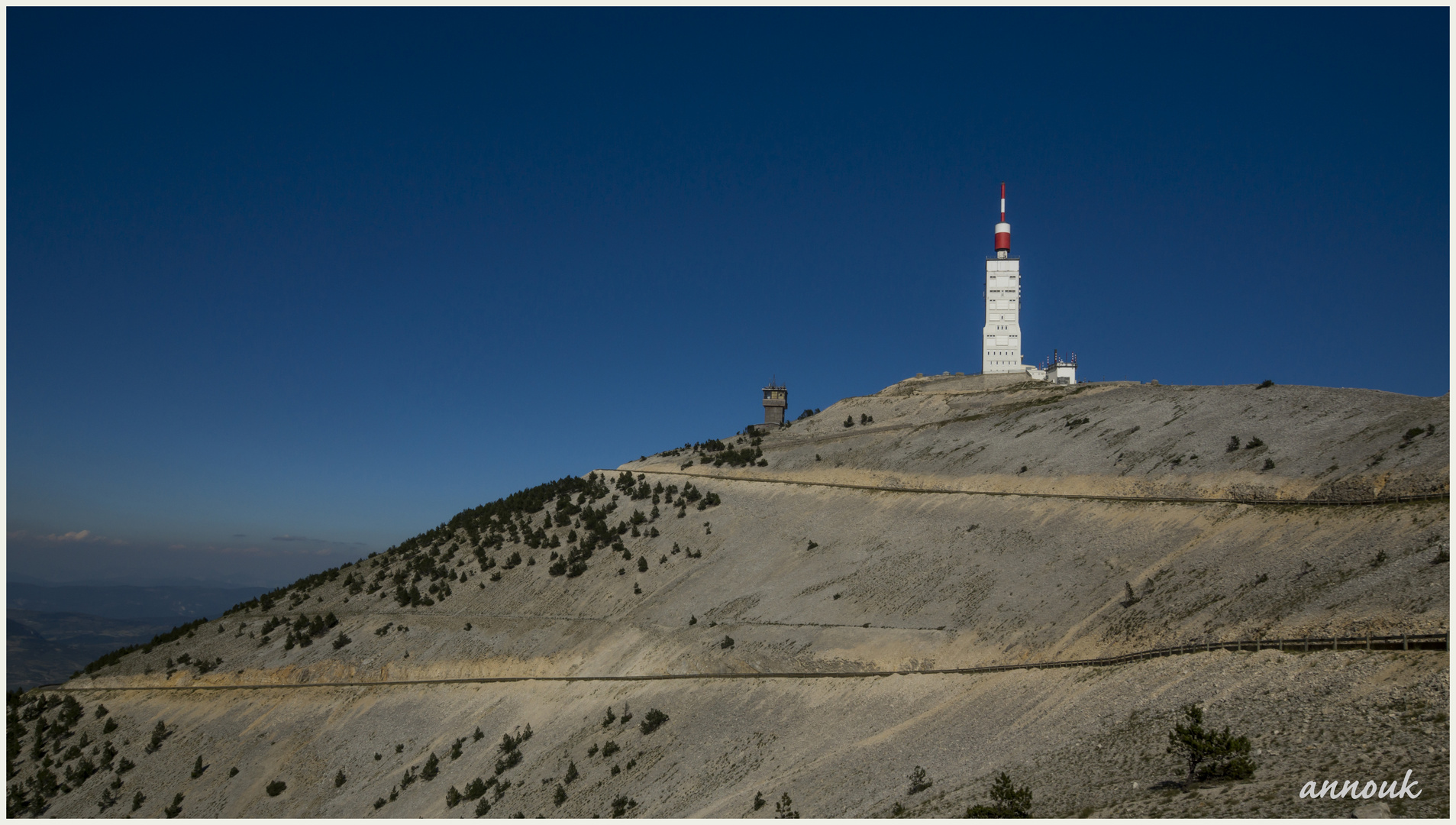 Wie ein Leuchtturm  (Mont Ventoux 1912m)  - L'ascension du Géant 
