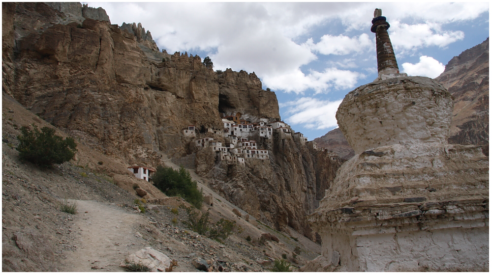 Wie ein Schwalbennest im Fels - das Kloster Phuktal, Zanskar, Indischer Himalaya