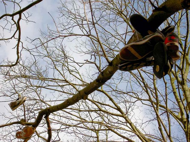 Wie Eulenspiegel den Jungen etwa zweihundert Paar Schuhe abschwatzte...