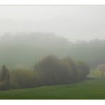 Wie gläsern wirkt die Landschaft... - oder: Nebel- Kulissen