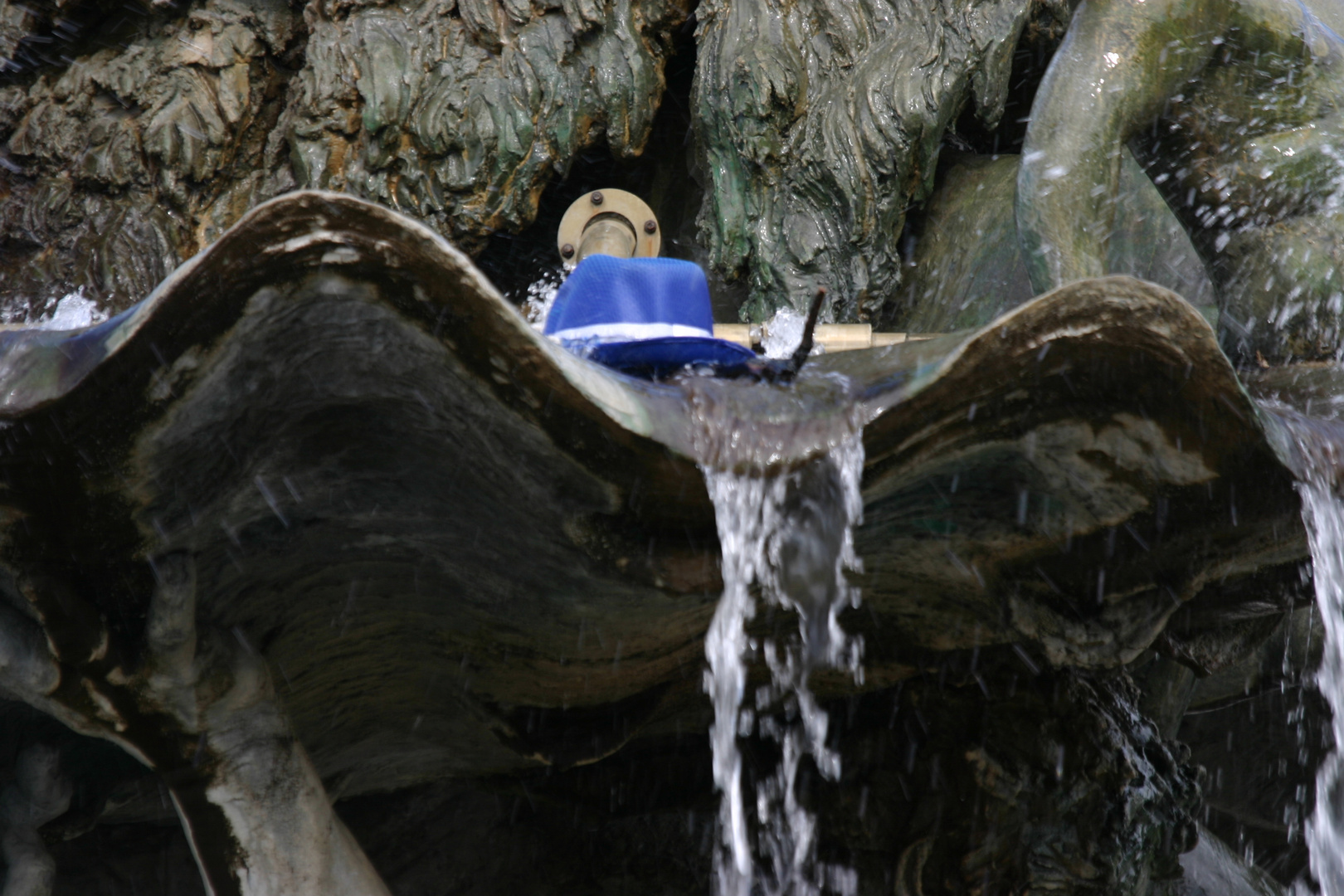 Wie kam er auf dem Neptunbrunnen?