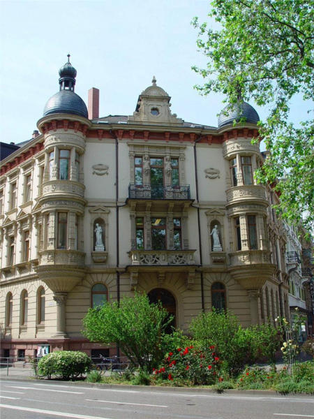 Wie oft mag man an dieser Architektur in Heidelberg vorbeigegangen sein!