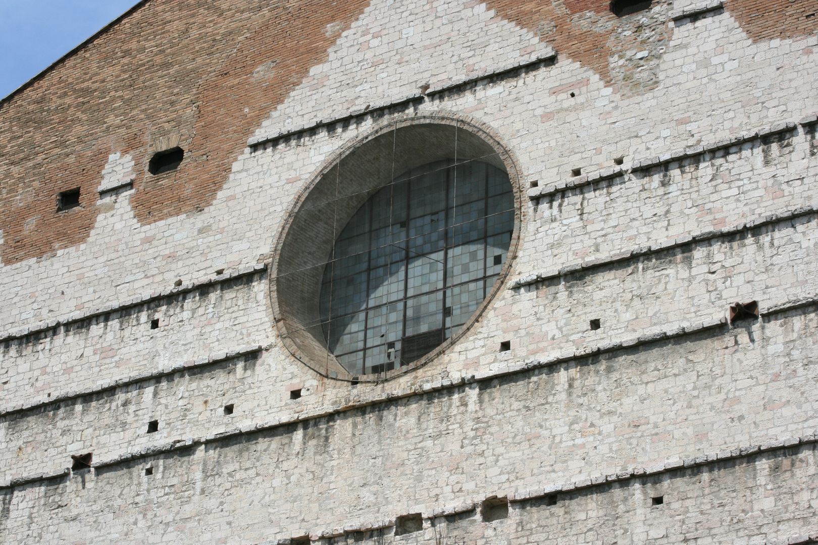 Wie sieht dieses Fenster wohl von innen aus?