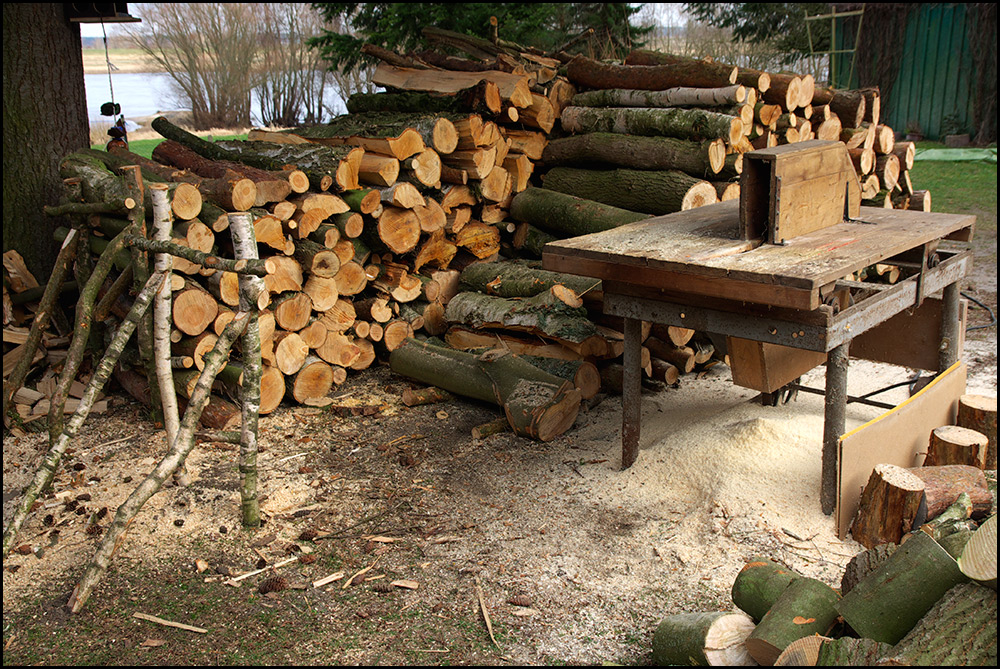 Wieder viel Holz vor der Hütten...