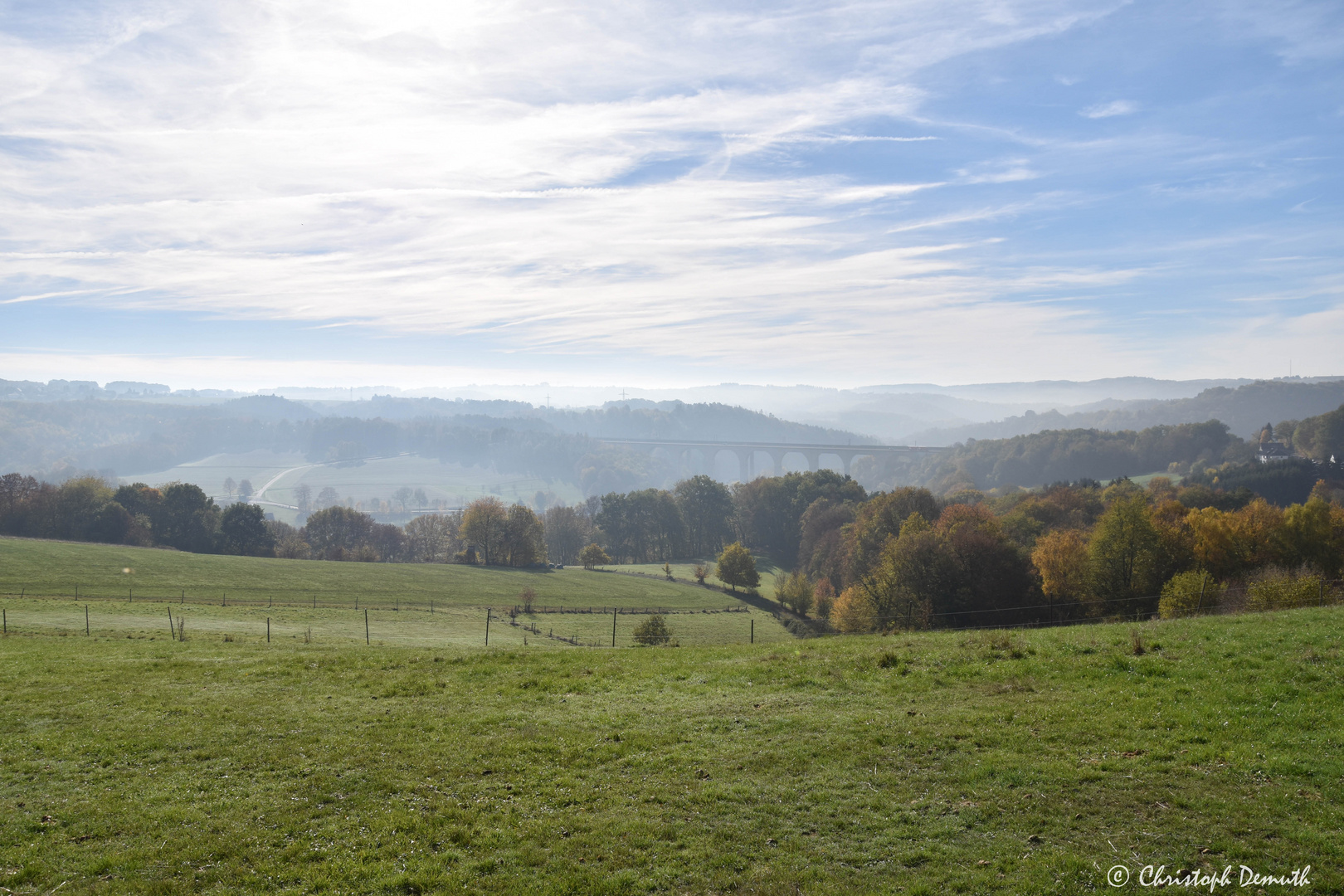 Wiedtalbrücke im Herbstnebel