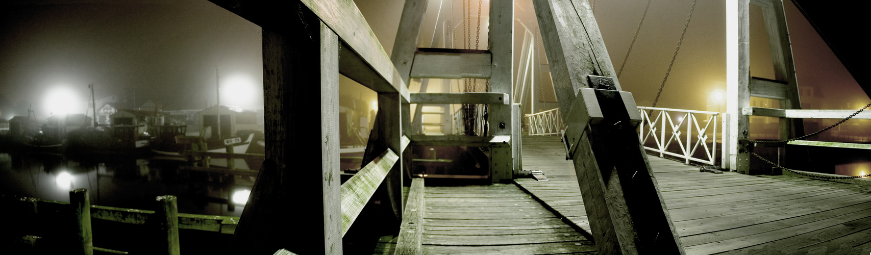 Wiek, Holzklappbrücke über'n Ryck, Nacht und Nebel