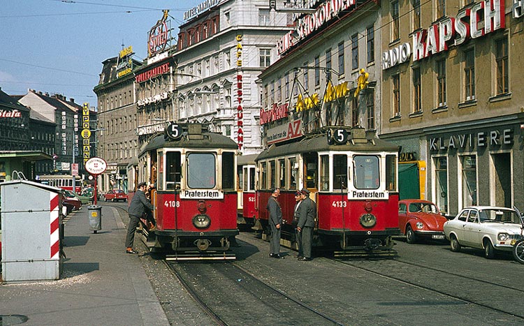 Wien, am Westbahnhof (Mariahilfestrasse), 1973