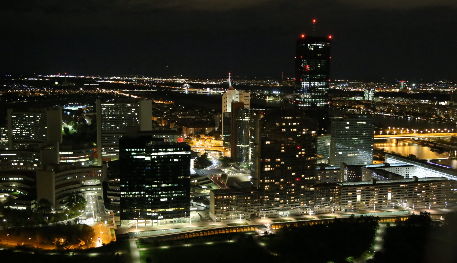 Wien bei Nacht vom Donauturm