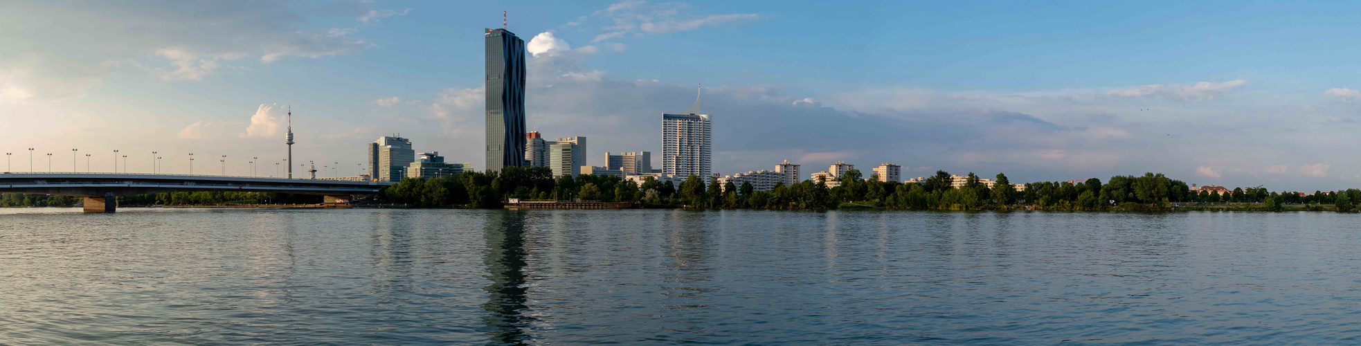 Wien - Blick zur Donau-City am Abend