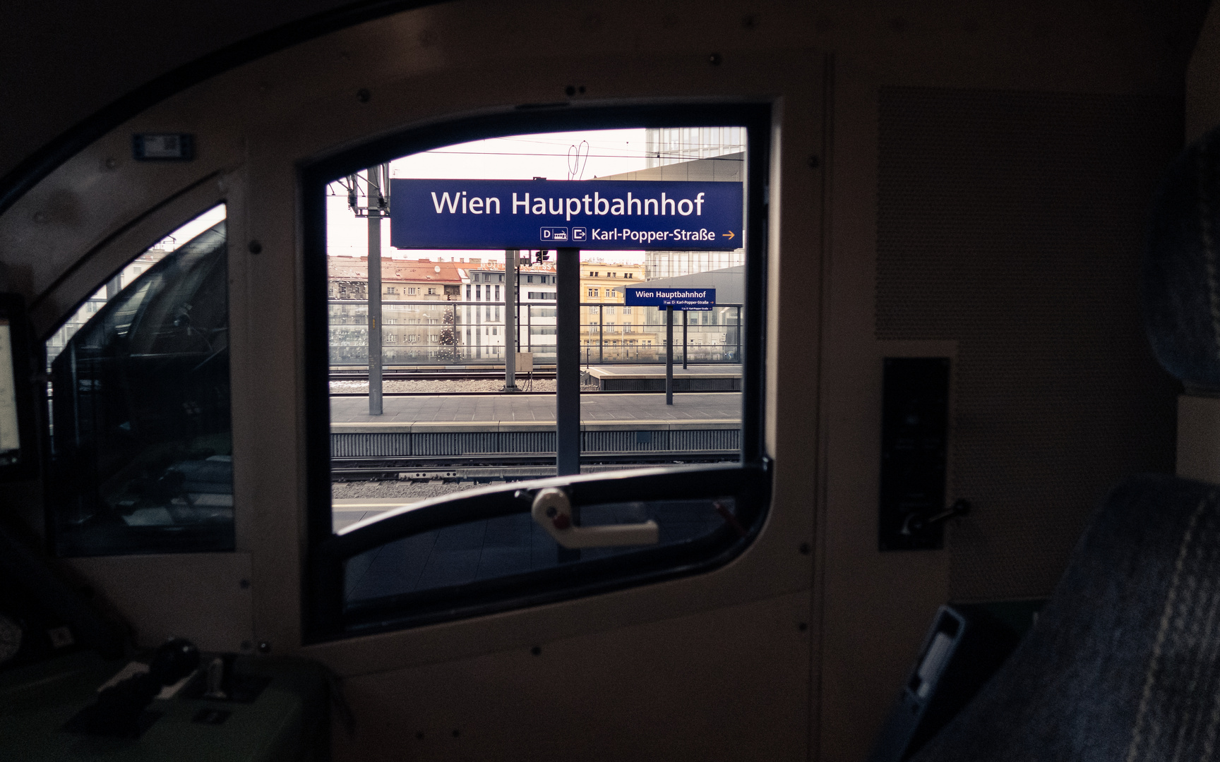 *WIEN HAUPTBAHNHOF*