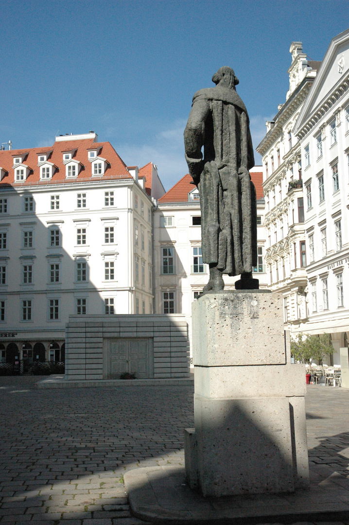 Wien Judenplatz: Lessing und Holocaust-Denkmal von Rachel Whiteread (Detail 1)