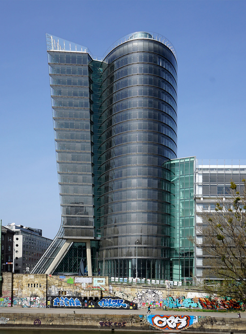 Wien modern: UNIQA Tower