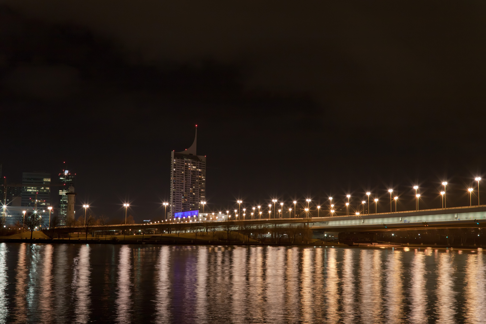 Wien, Reichsbrücke bei Nacht