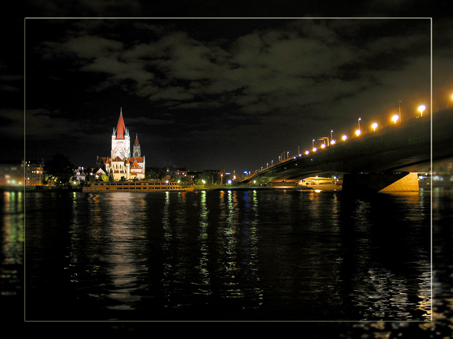 Wien - Reichsbrücke bei Nacht