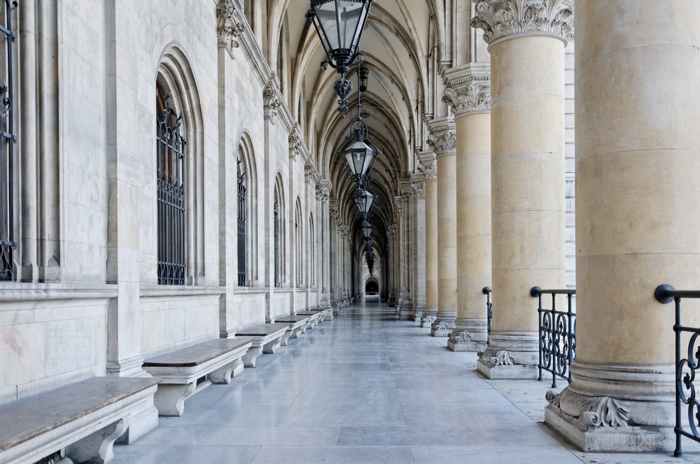 Wien, Säulengang am Rathaus