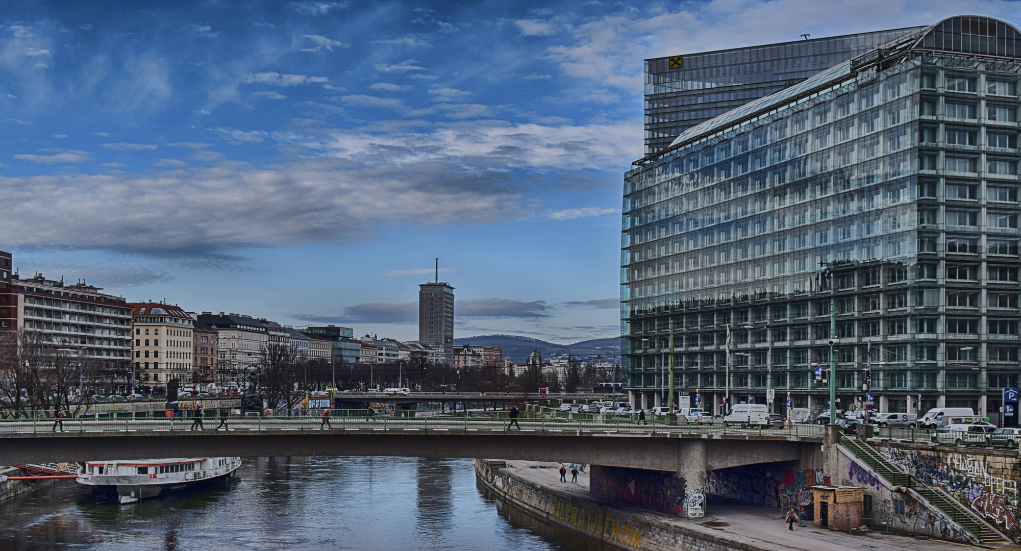 WIEN   - Schiffstation City: Stadthafen für Twin City Liner -