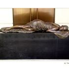 Wien - schlafendes Mädchen in Bronze