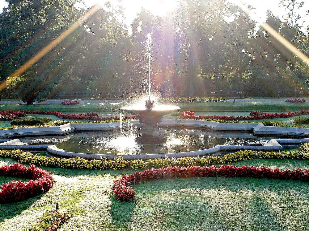 Wien Schönbrunn - Springbrunnen in der Morgensonne 2006