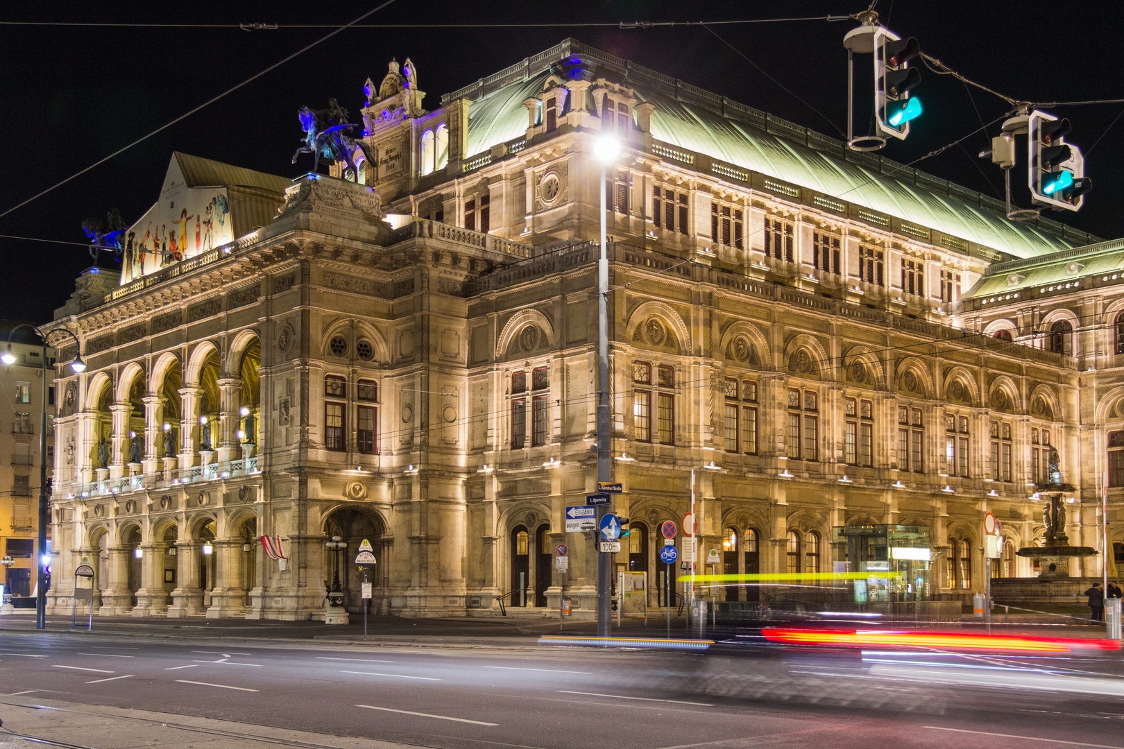 Wien, Staatsoper bei Nacht