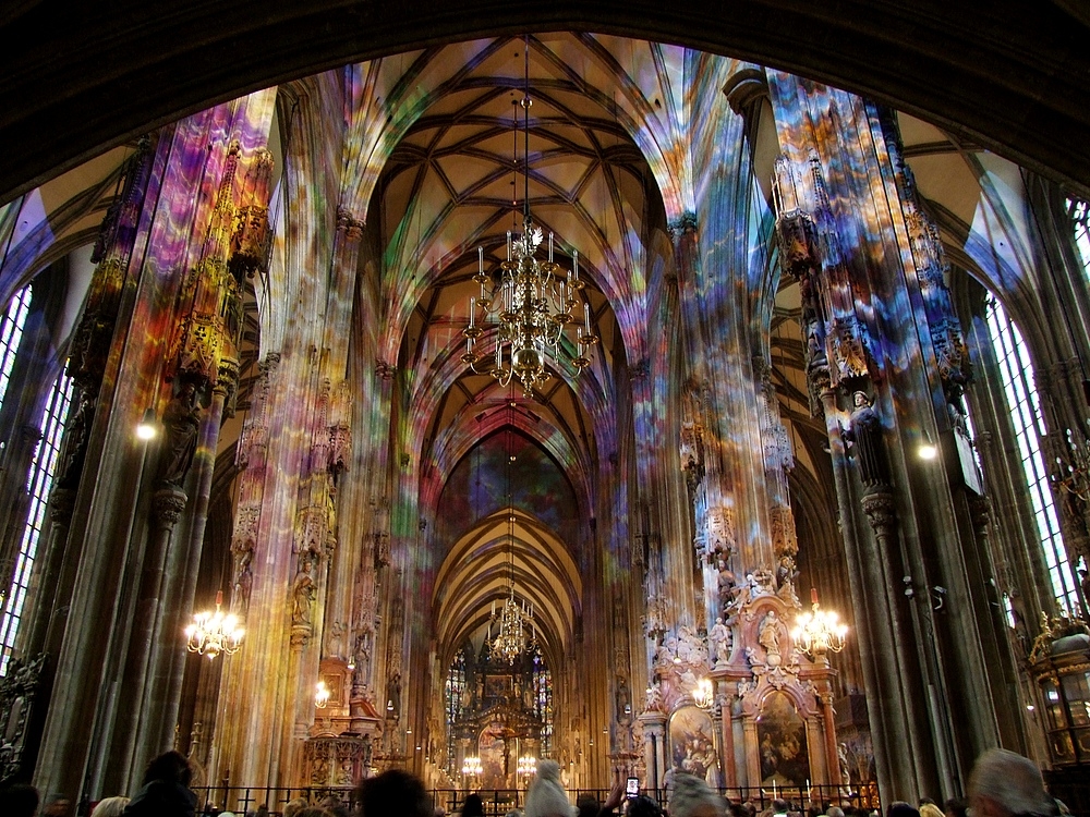 Wien-Stephansdom mit Bunte Lichter