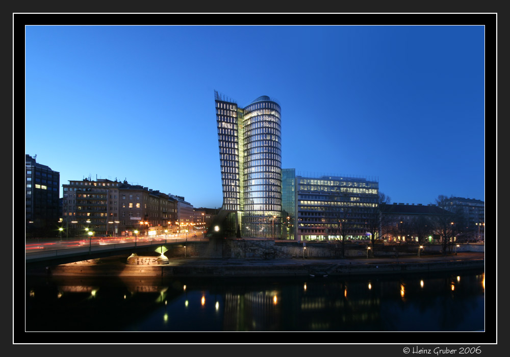 ----> Wien UNIQA Tower 