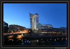 ----> Wien UNIQA Tower <---