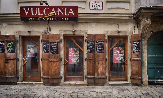 Wien  -  VULCANIA  - Wein  &  Bier  Pup