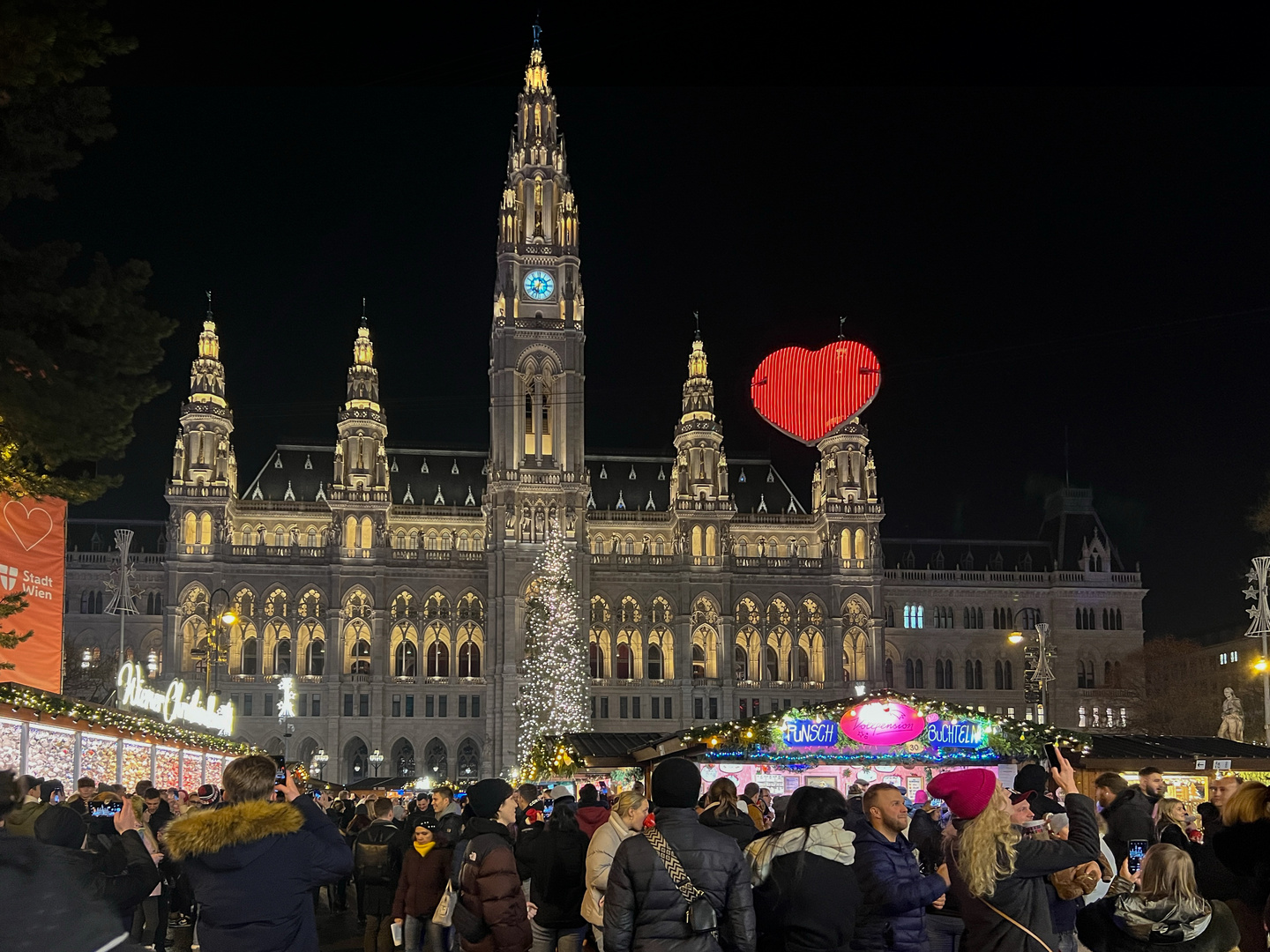 Wiener Christkindlmarkt am Rathausplatz