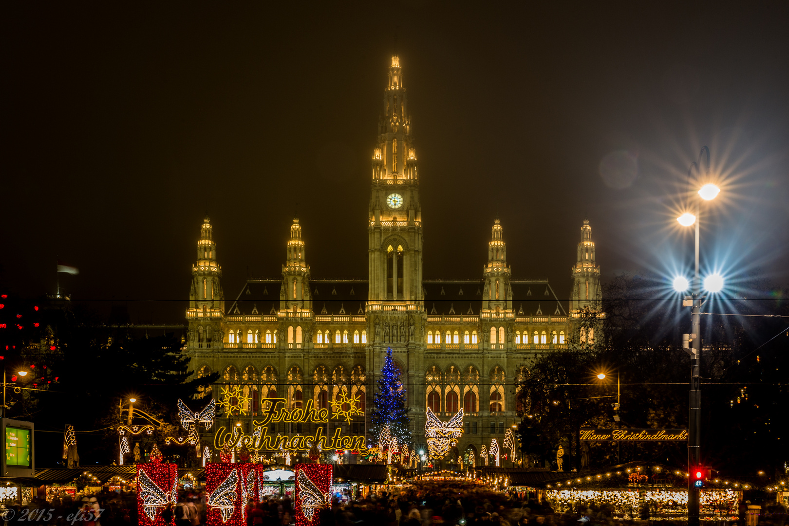 Wiener Christkindlmarkt mit Rathaus