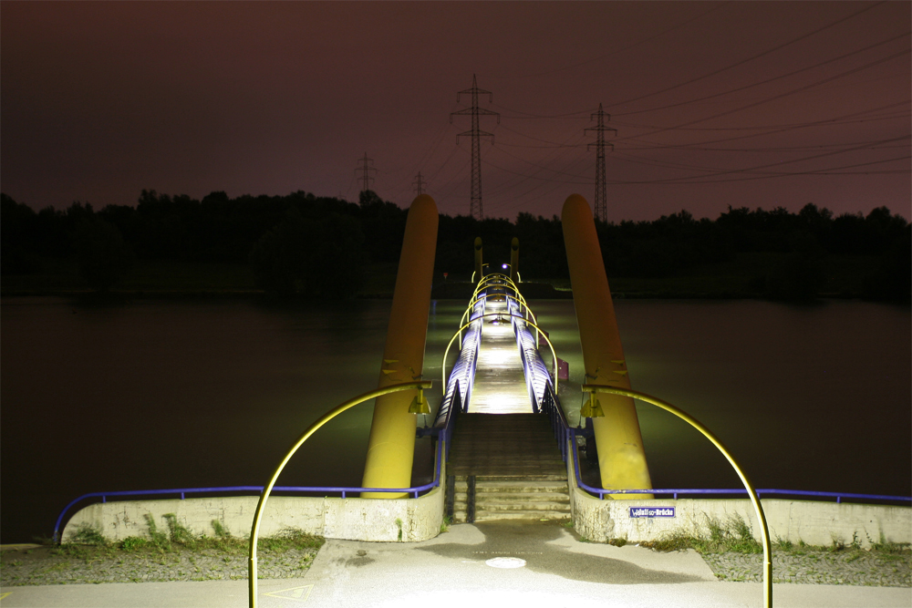 Wiener Donau Insel bei nacht