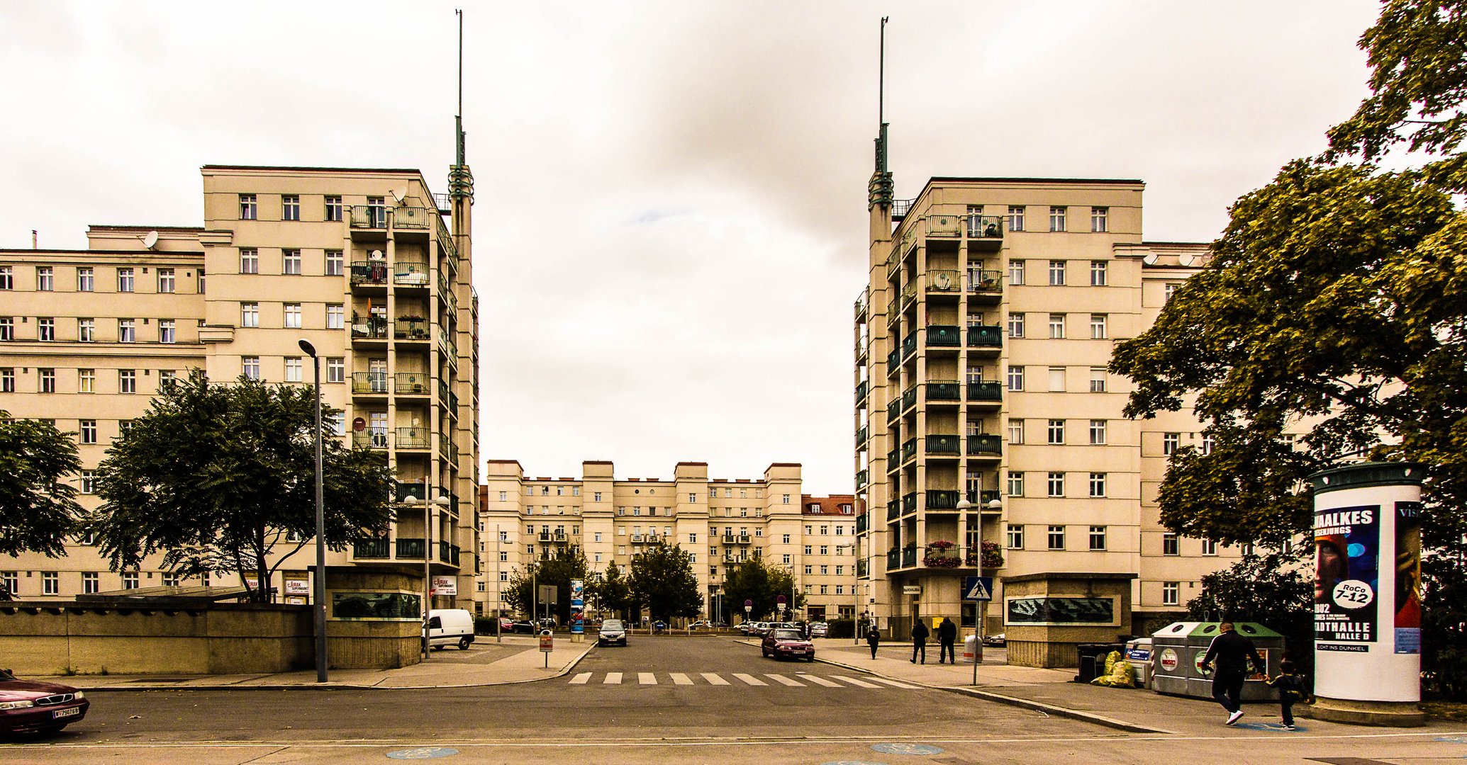 Wiener Gemeindebauten: Friedrich-Engels-Platz-Hof (Bild 1)