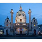 Wiener Karlskirche in der Dämmerung