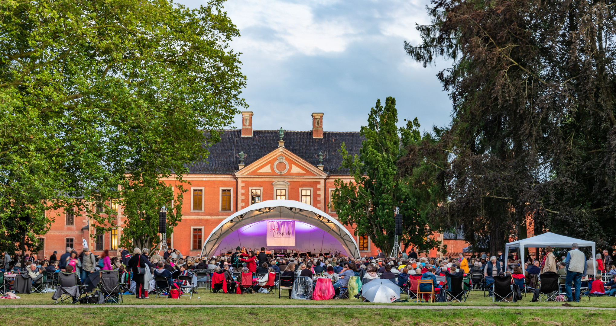 "Wiener Nacht " Open Air Konzert im Park vom Schloss Bothmer