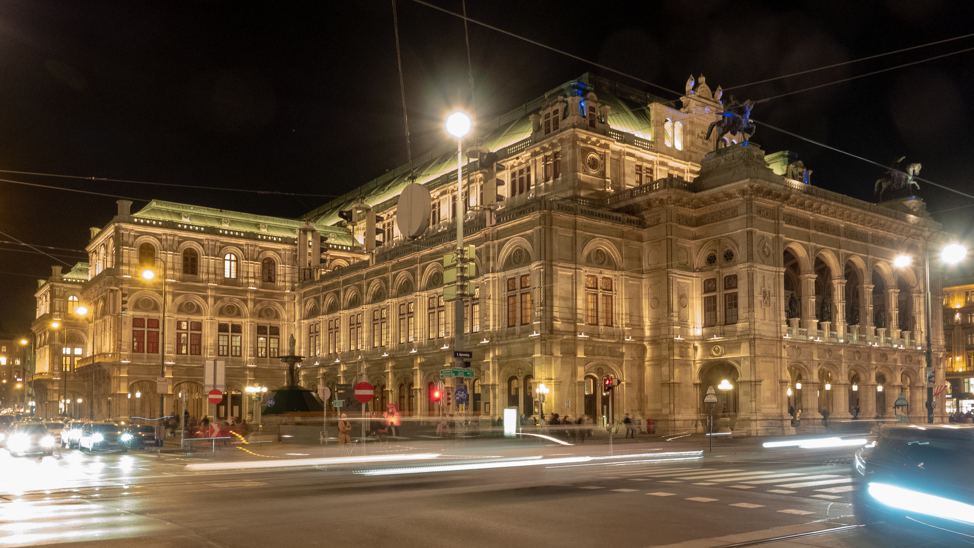 Wiener Oper bei Nacht