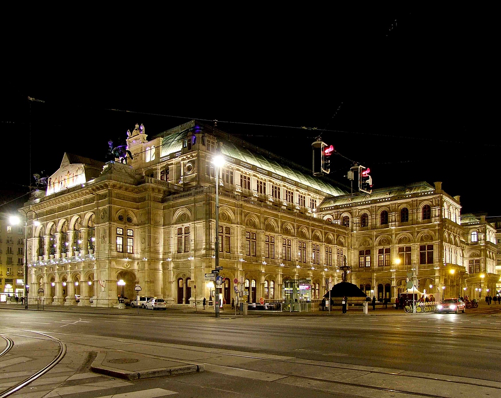 Wiener Oper bei Nacht