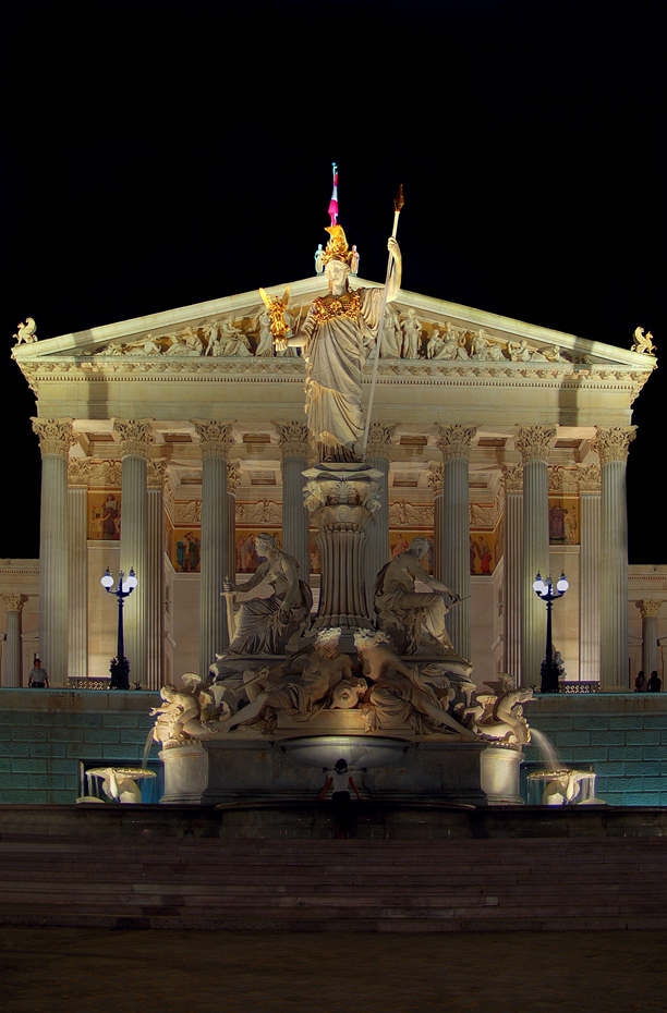 Wiener Parlament mit Pallas Athene Brunnen