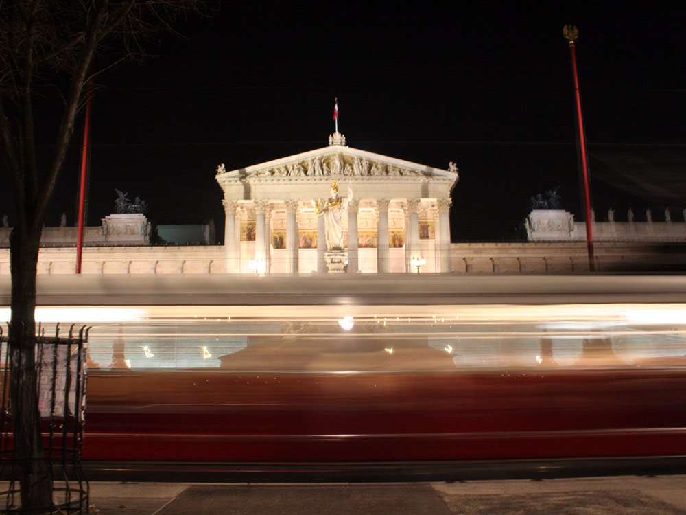 Wiener Parlament & Tram