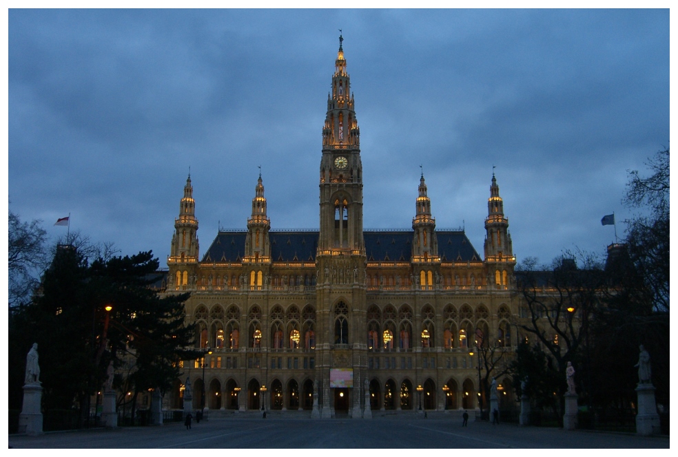 Wiener Rathaus am Abend