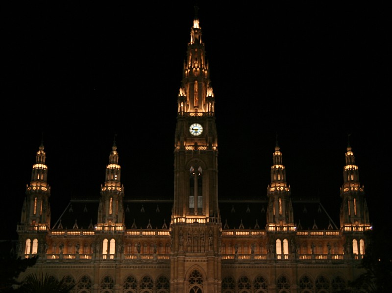 Wiener Rathaus bei Nacht....