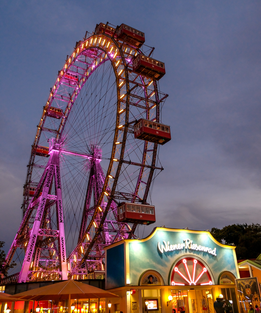 Wiener Riesenrad zur blauen Stunde