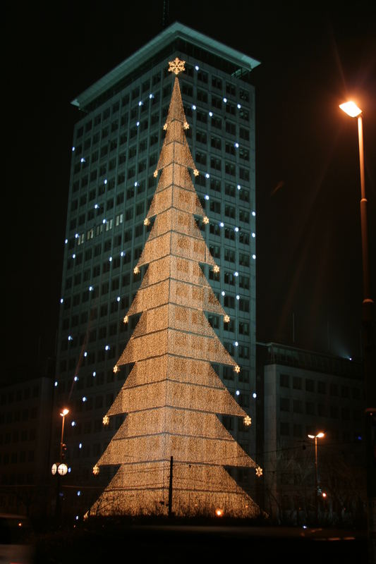 Wiener Ringturm zur Weihnachtszeit