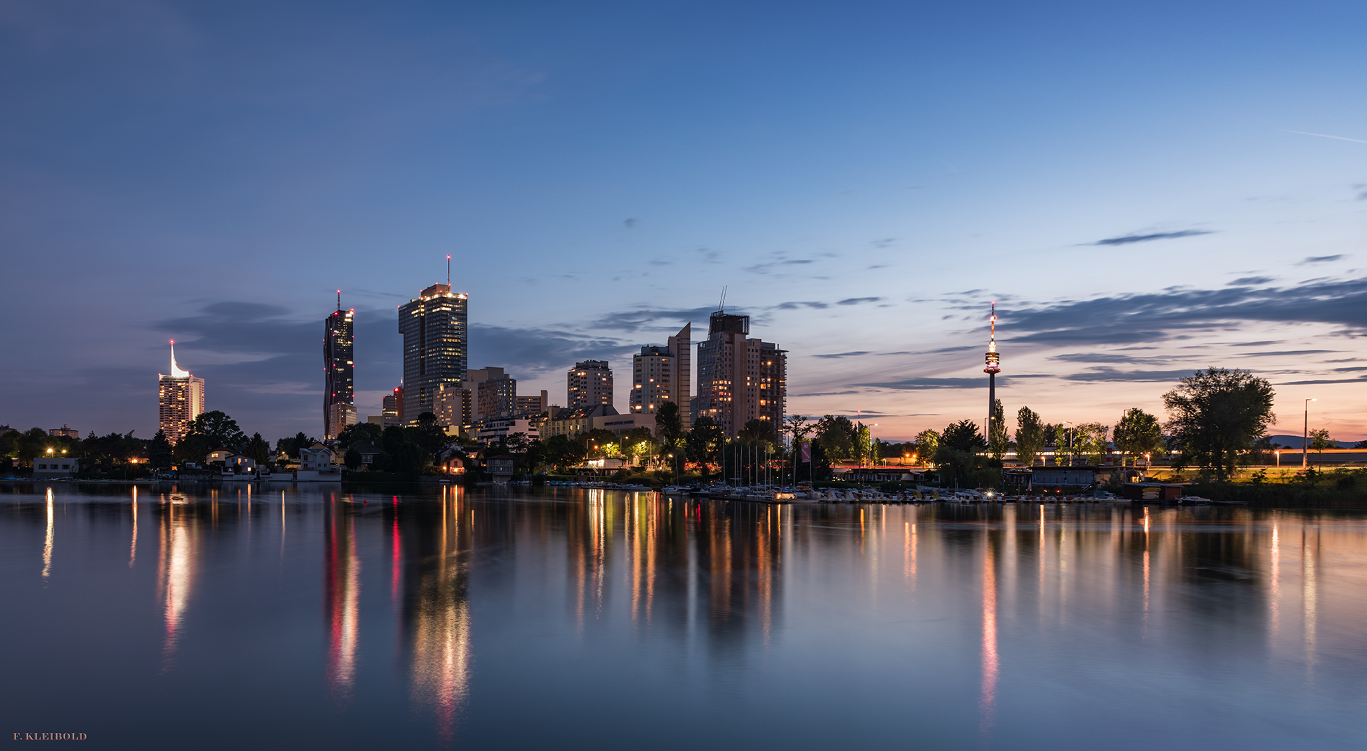 Wiener Skyline vom Donauufer Foto & Bild | europe ...