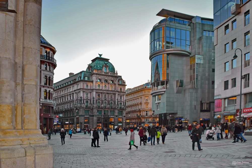 Wiener Stephansplatz, Haas-Haus mit Spiegelung vom Dom