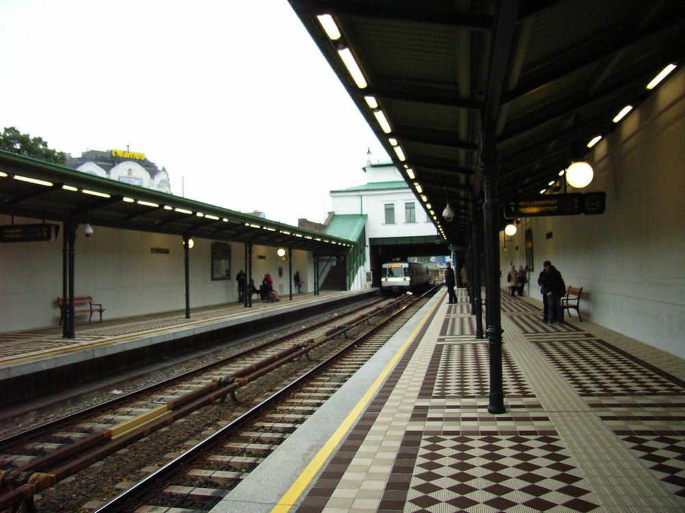 Wiener U-Bahnhaltestelle U6 Burggasse/Stadthalle