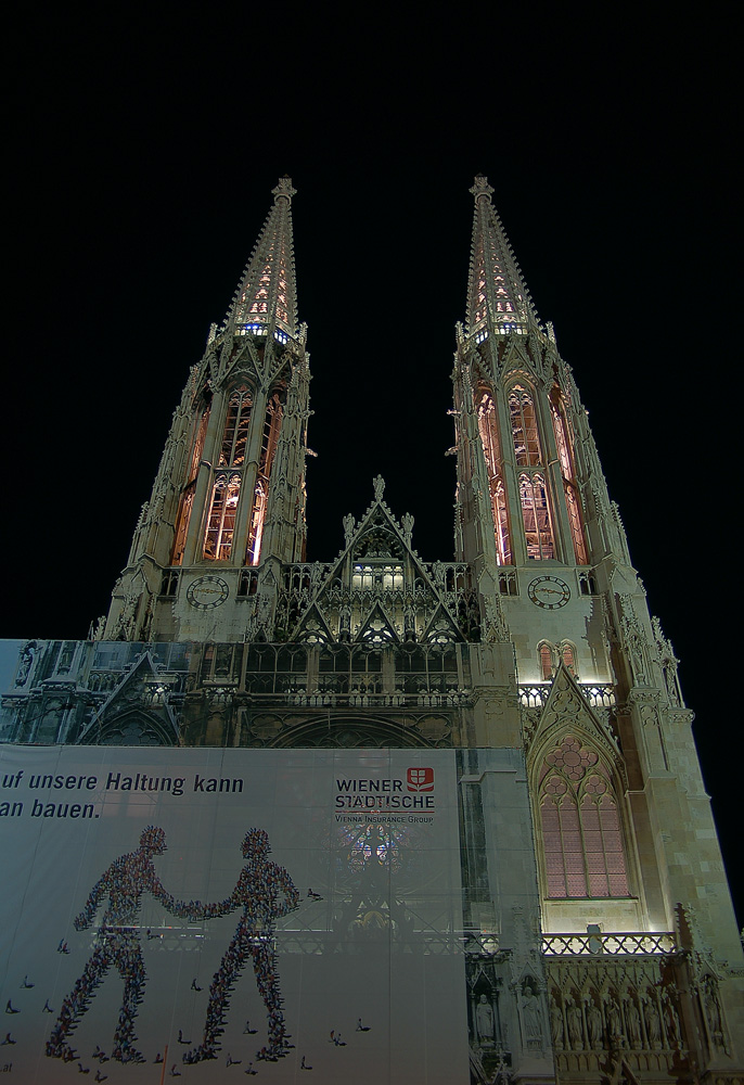 Wiener Votivkirche von unten
