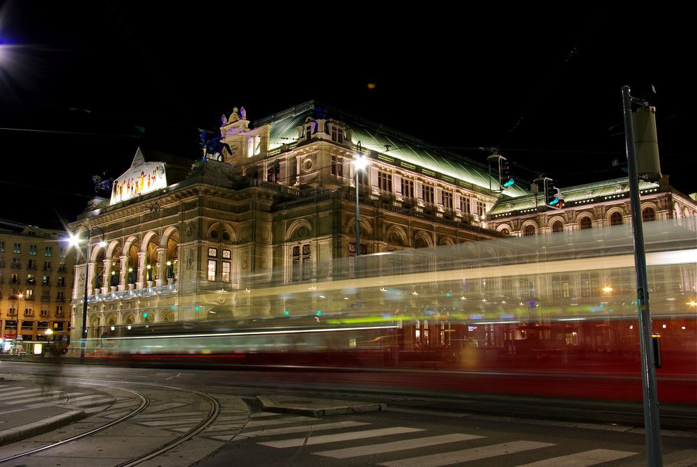 Wienerstaatsoper avec le Strassenbahn