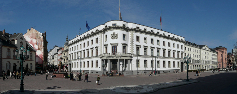 Wiesbaden: Blick auf das alte Rathaus und Schloß, heute Hessischer Landtag