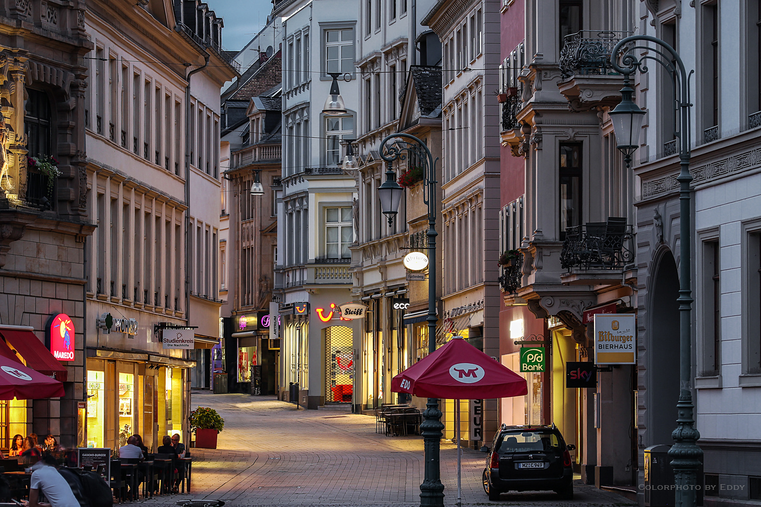 Wiesbadener Innenstadt zur blauen Stunde